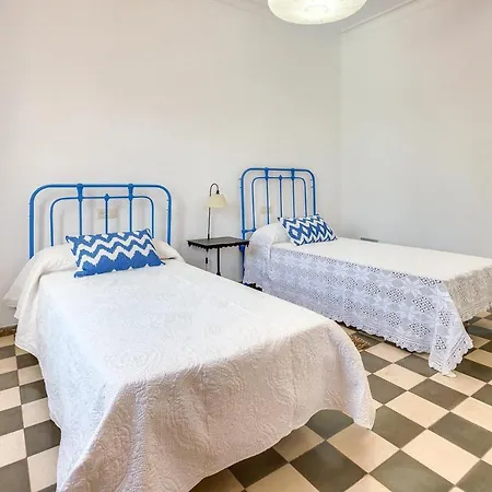 Villa Palma, Establiments *
