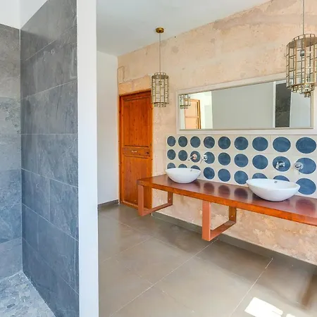 Villa Palma, Establiments Palma de Mallorca